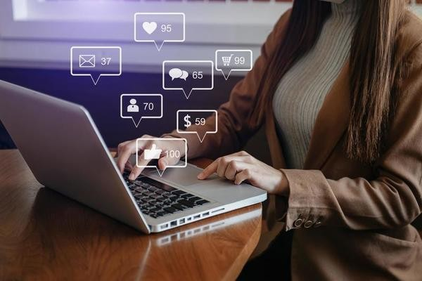 CURSO DE COMUNICACIÓN Y REDES SOCIALES